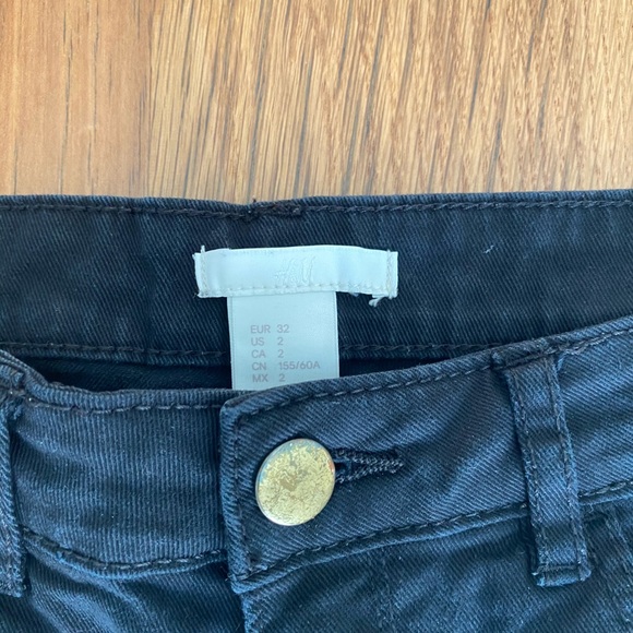 Black Cuffed Shorts - Picture 3 of 4